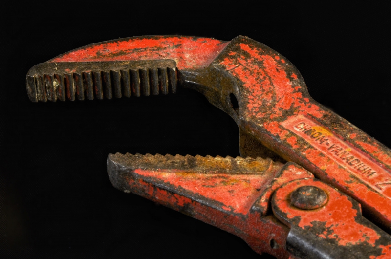 plombier-SAORGE-min_pipe-wrench-318084